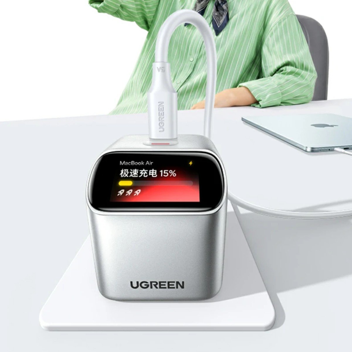 UGREEN X740 45W GaN Charger Smart Display 45099